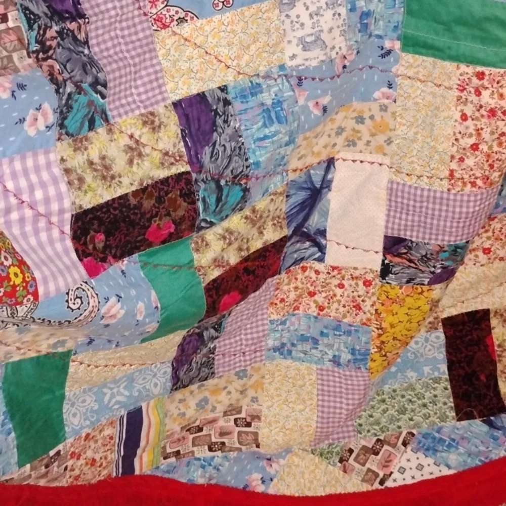 Vintage Round Handmade Patchwork Fringe Quilt Throw/Tablecloth/ Decor 72x72 - Picture 9 of 9